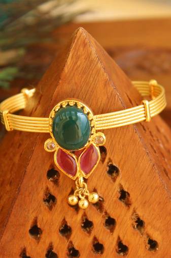 Gold platted kempu kada