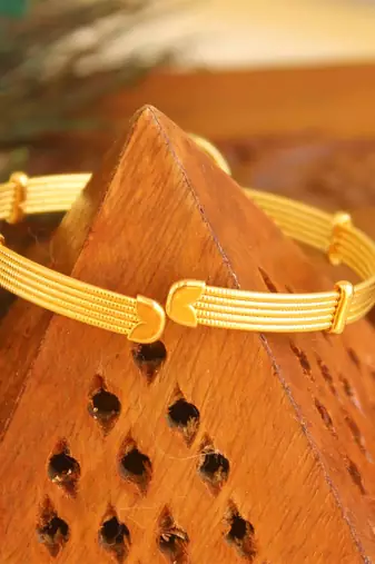 Gold platted kempu kada