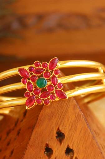 Gold platted kempu kada