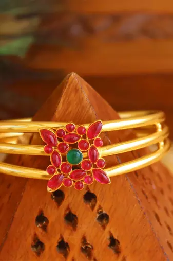Gold platted kempu kada