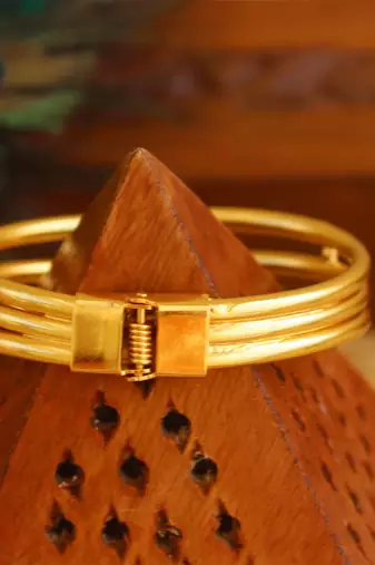 Gold platted kempu kada