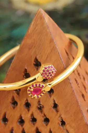 Gold platted cz kempu design kada