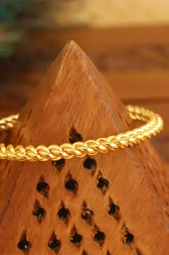 Gold platted kempu kada