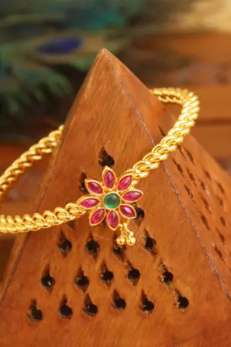 Gold platted kempu kada