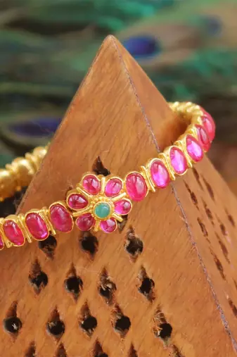 Gold platted kempu kada