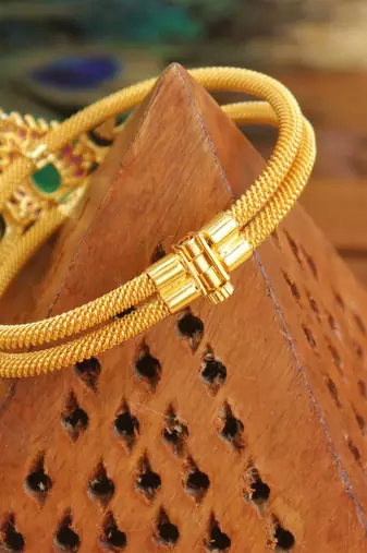 Gold platted kempu kada