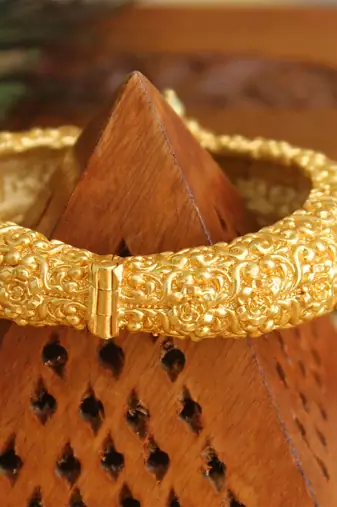 Gold platted openable kada