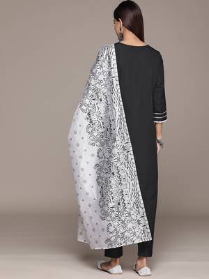 Ziyaa women's black crepe straight kurta, pant and dupatta set 3
