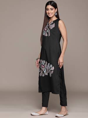 Ziyaa women's black crepe straight kurta and pant set 4
