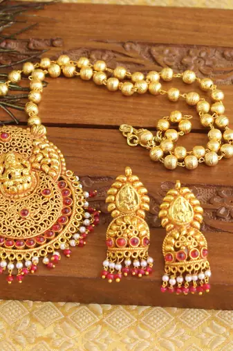 Gold platted geru polish temple necklace set