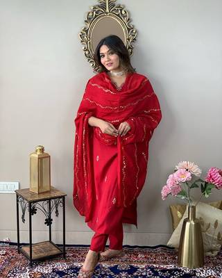 Gajari Red Embroidered Chanderi Fabric Straight Kurta, Pant and Dupatta Set 3