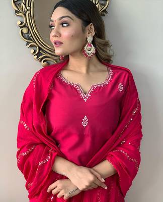 Gajari Red Embroidered Chanderi Fabric Straight Kurta, Pant and Dupatta Set 4
