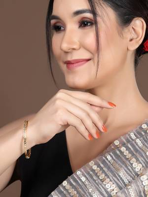Sasha gold-plated bangles pair with intricate artwork 2