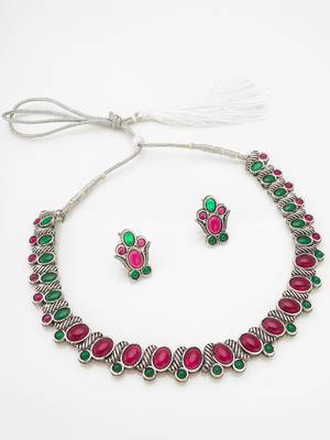 Pink and green color stone studded necklace set with par of matching earrings 2