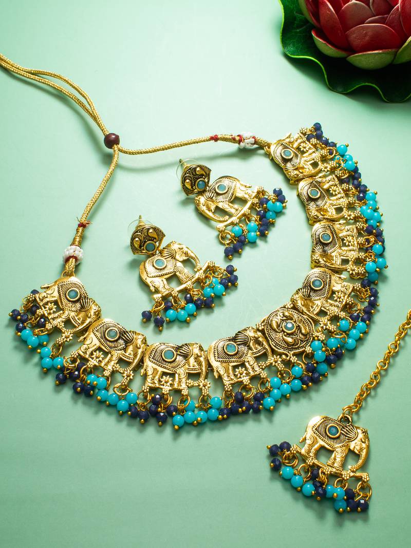 Gold plated necklace set with pair of earring & mangtikka