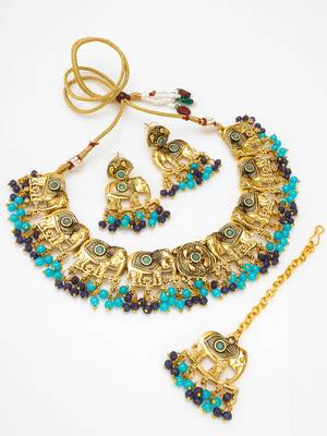 Gold plated necklace set with pair of earring & mangtikka 2