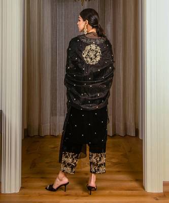 Embroidered Velvet Kurta Set 2