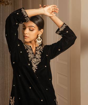 Embroidered Velvet Kurta Set 5