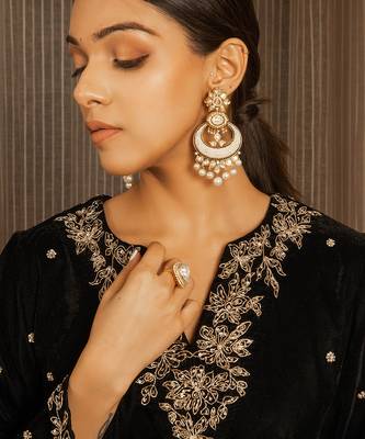 Embroidered Velvet Kurta Set 8