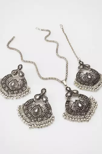 Latest trendy silver plated oxidised long chained jewellery set