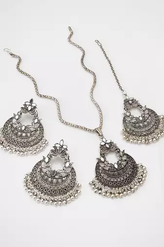 Silver-plated stone-studded oxidised necklace with earrings