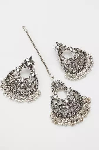 Silver-plated stone-studded oxidised necklace with earrings