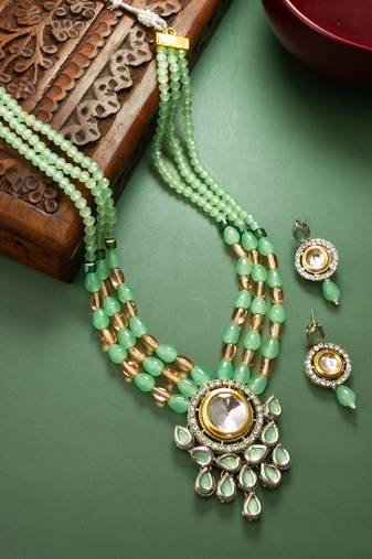Green color handmade kundan moti mala jewellery set with pair of earrings