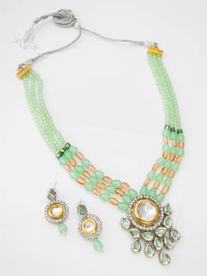Green color handmade kundan moti mala jewellery set with pair of earrings 2