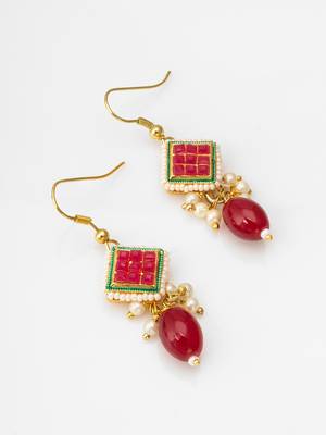 White and red color handmade kundan moti mala jewellery set with pair of earrings 3
