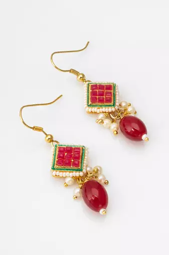 White and red color handmade kundan moti mala jewellery set with pair of earrings