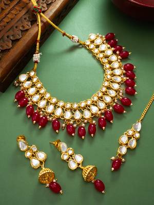 Gold plated kundan stone studded jewellery set with pair of earring and mangtikka 1