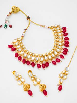Gold plated kundan stone studded jewellery set with pair of earring and mangtikka 2