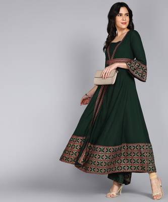Ftdiva women rayon paisley print anarkali kurta in green 1