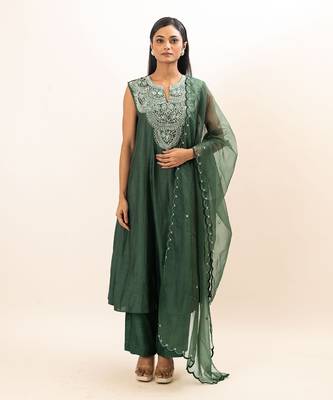 Sap green embroidered kurta set 1
