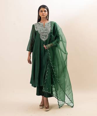 Sap green embroidered kurta set 1