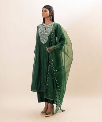 Sap green embroidered kurta set 2
