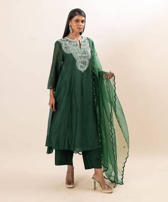 Sap green embroidered kurta set 3