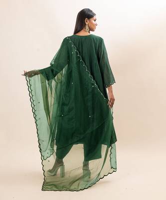 Sap green embroidered kurta set 4