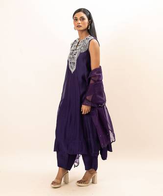 Purple embroidered kurta set 2