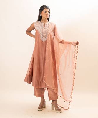Dusty pink embroidered kurta set 1