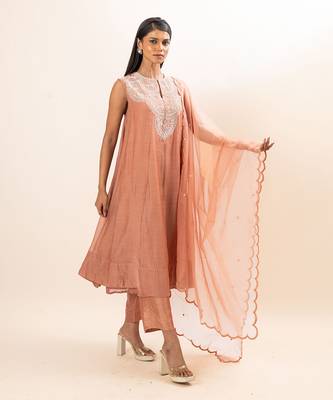 Dusty pink embroidered kurta set 2