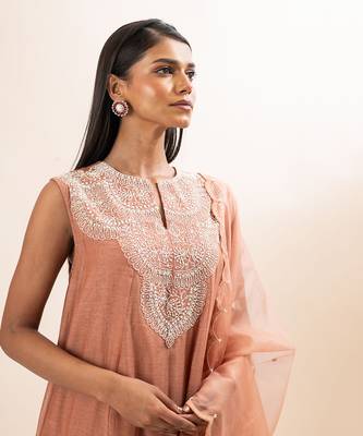 Dusty pink embroidered kurta set 3