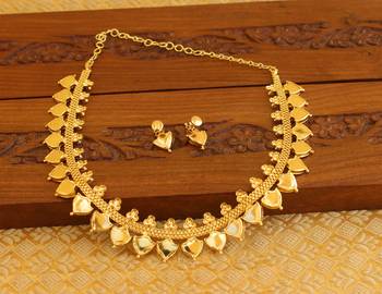 Kerala style gold platted palakka necklace set 3