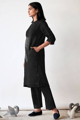 Black hand printed linen Kurta set 5
