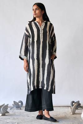 Black and tofu stripe linen Kurta set 1