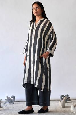 Black and tofu stripe linen Kurta set 2