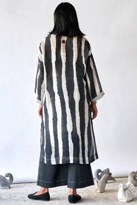 Black and tofu stripe linen Kurta set 3