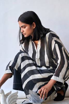 Black and tofu stripe linen Kurta set 4