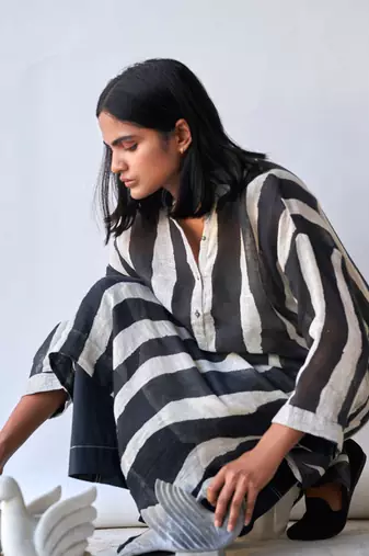 Black and tofu stripe linen Kurta set
