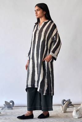 Black and tofu stripe linen Kurta set 5